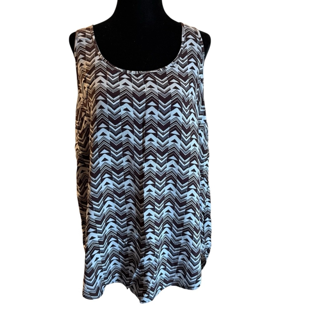 Chevron Pattern Black and White Women's Tank Top